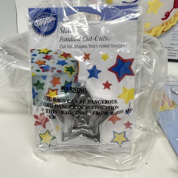 Wilton Fondant Cake Decorating Set 17 Pc Flower Star Round Shape Cutters - Picture 8 of 13